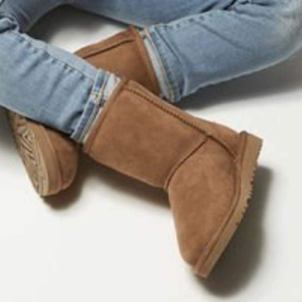 UGG Classic short boot in chestnut - Picture 2 of 6